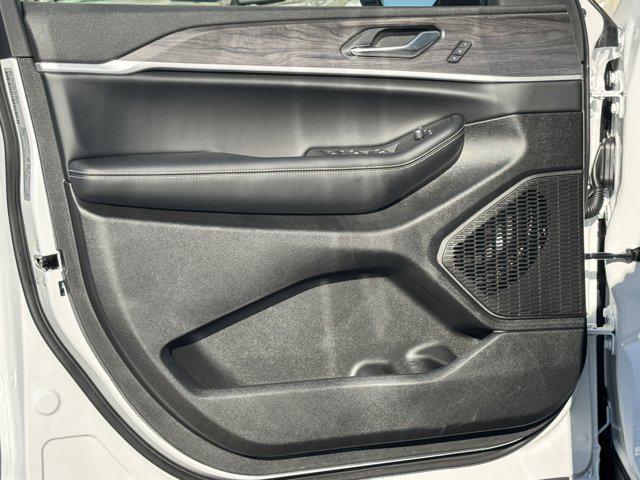 new 2025 Jeep Grand Cherokee car, priced at $52,340