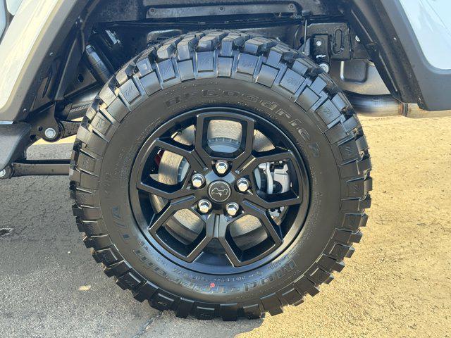 new 2025 Jeep Gladiator car, priced at $48,090