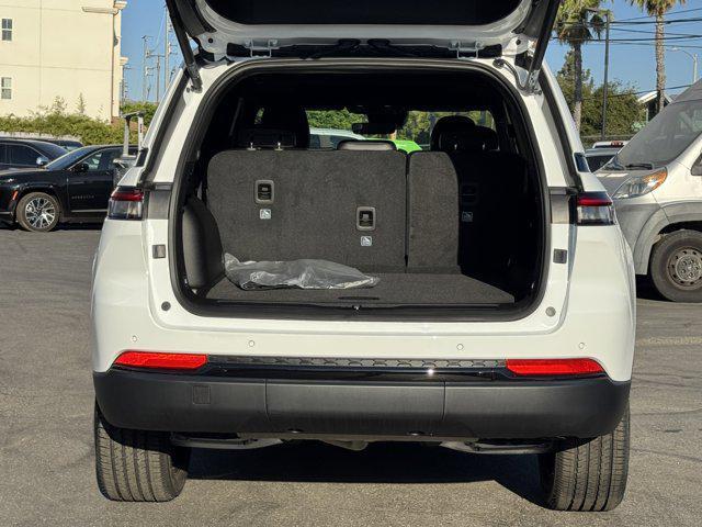 new 2025 Jeep Grand Cherokee car, priced at $47,660