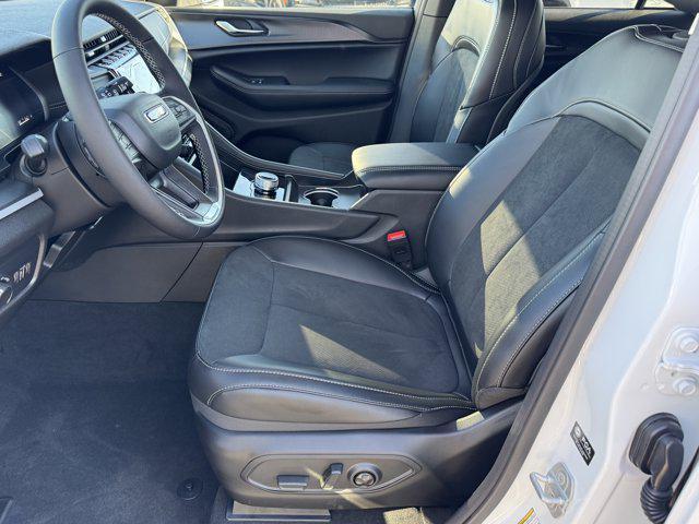 new 2025 Jeep Grand Cherokee car, priced at $47,660