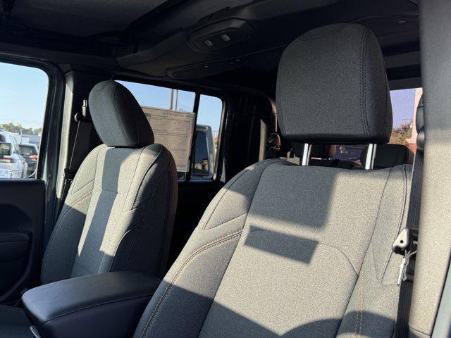 new 2025 Jeep Gladiator car, priced at $44,280