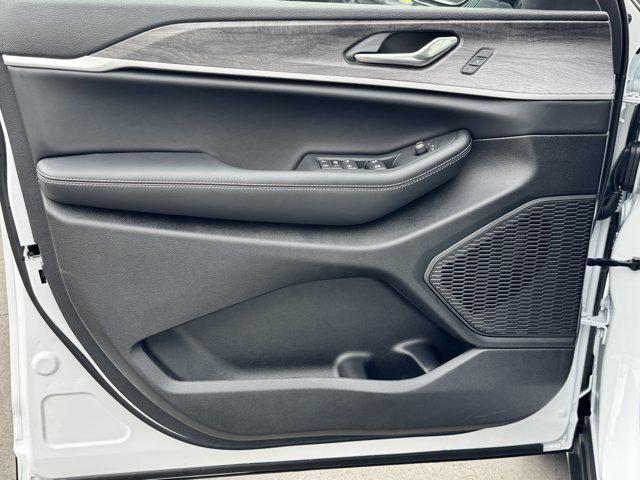 new 2025 Jeep Grand Cherokee L car, priced at $55,985