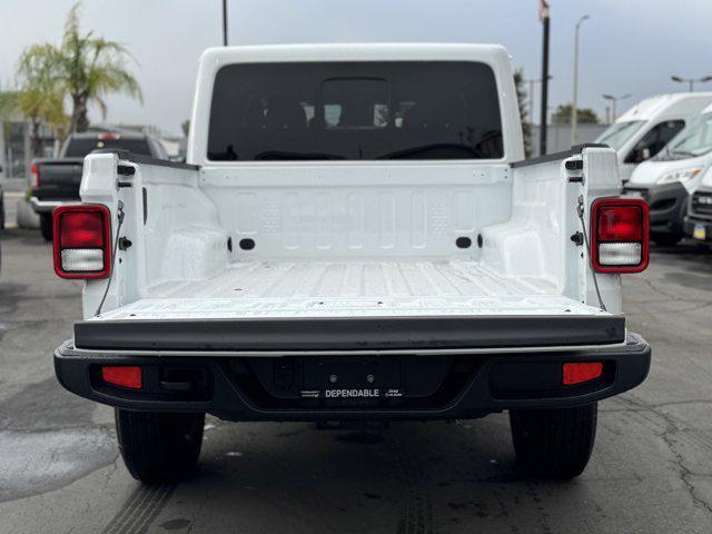 new 2025 Jeep Gladiator car, priced at $49,380