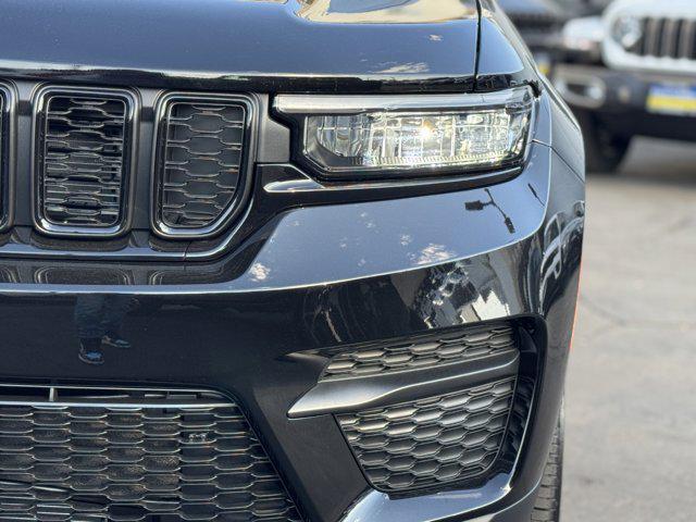 new 2025 Jeep Grand Cherokee car, priced at $48,220