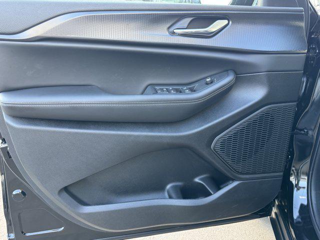 new 2025 Jeep Grand Cherokee car, priced at $48,220