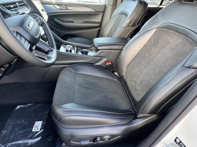 new 2025 Jeep Grand Cherokee car, priced at $46,775