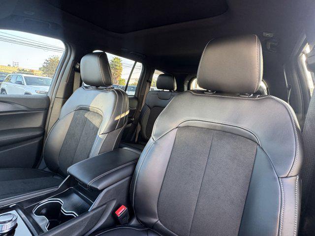 new 2025 Jeep Grand Cherokee car, priced at $49,370