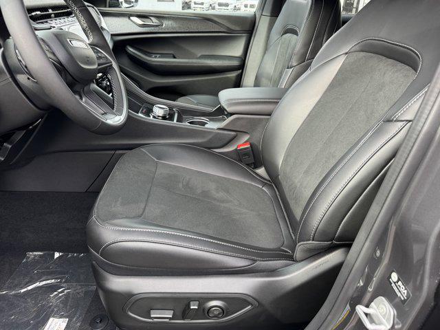 new 2025 Jeep Grand Cherokee car, priced at $46,100