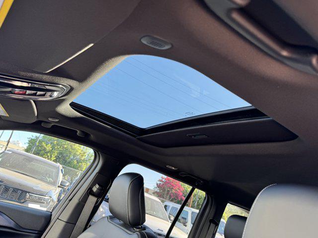 new 2025 Jeep Grand Cherokee car, priced at $47,370