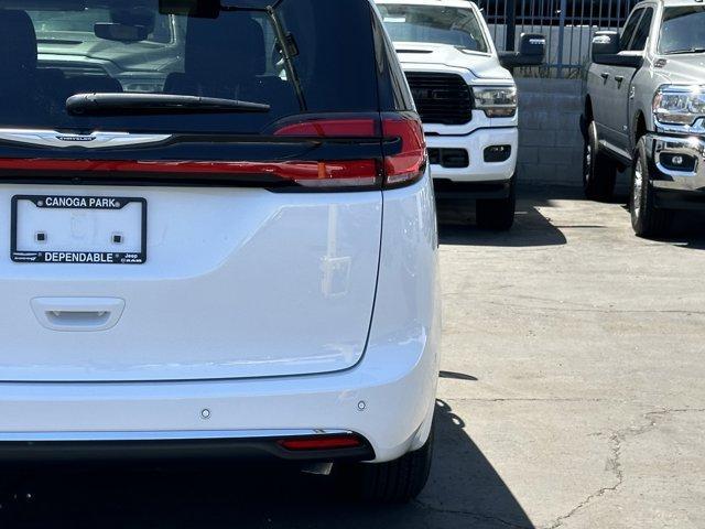 new 2024 Chrysler Pacifica car, priced at $44,695