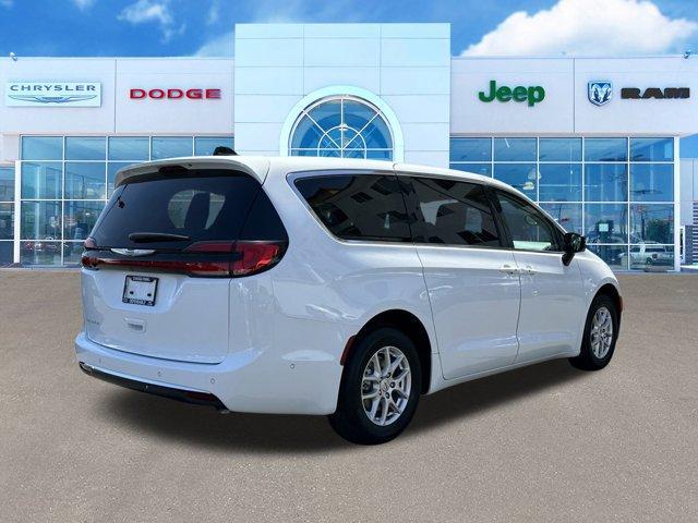 new 2024 Chrysler Pacifica car, priced at $44,695