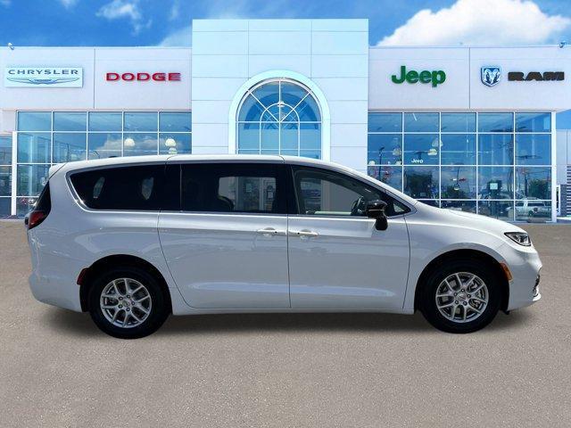 new 2024 Chrysler Pacifica car, priced at $44,695