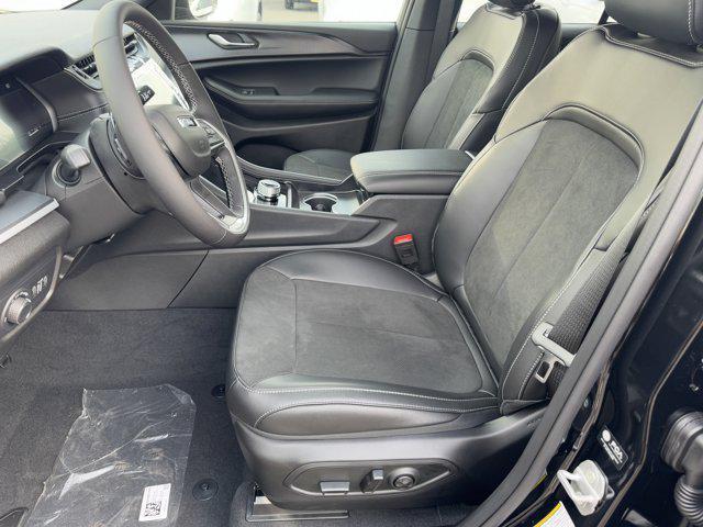 new 2025 Jeep Grand Cherokee car, priced at $49,370