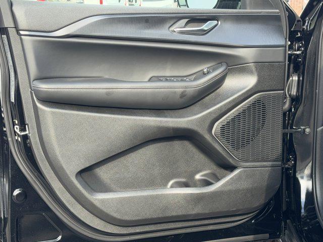 new 2025 Jeep Grand Cherokee car, priced at $49,370