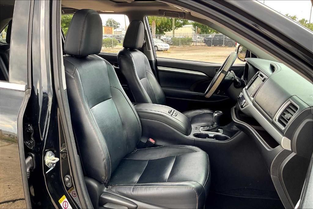 used 2014 Toyota Highlander car, priced at $18,685
