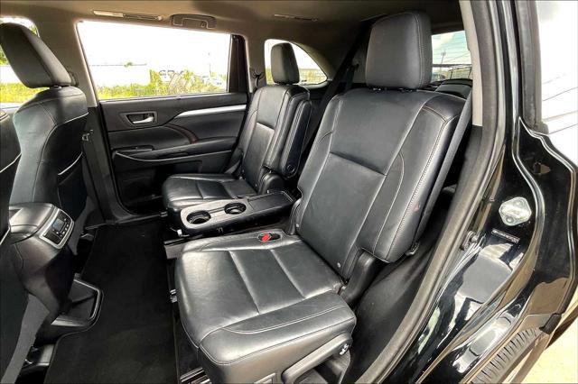 used 2014 Toyota Highlander car, priced at $13,995