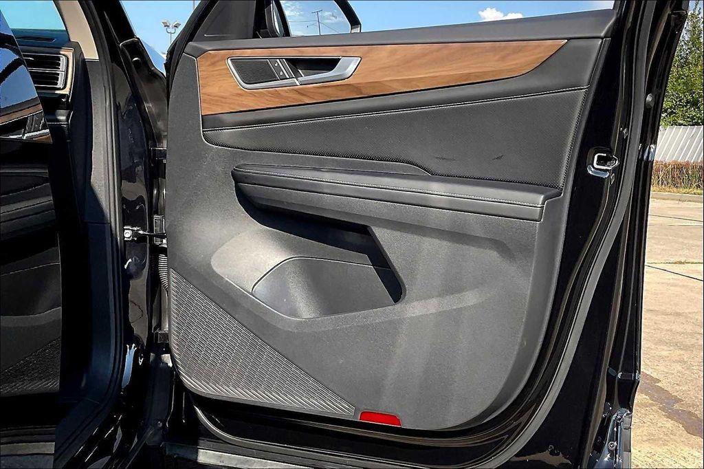 used 2024 Volkswagen Atlas car, priced at $27,995