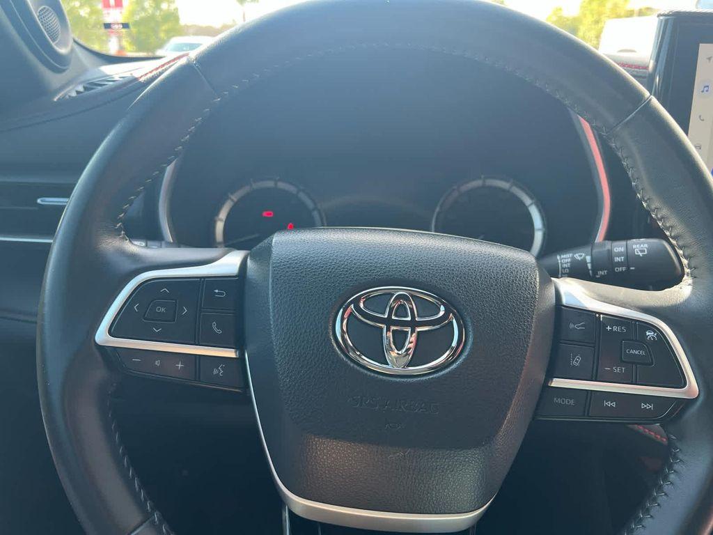 used 2023 Toyota Highlander car, priced at $35,900