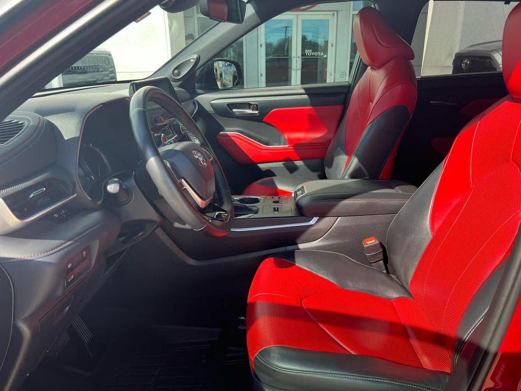 used 2023 Toyota Highlander car, priced at $35,900