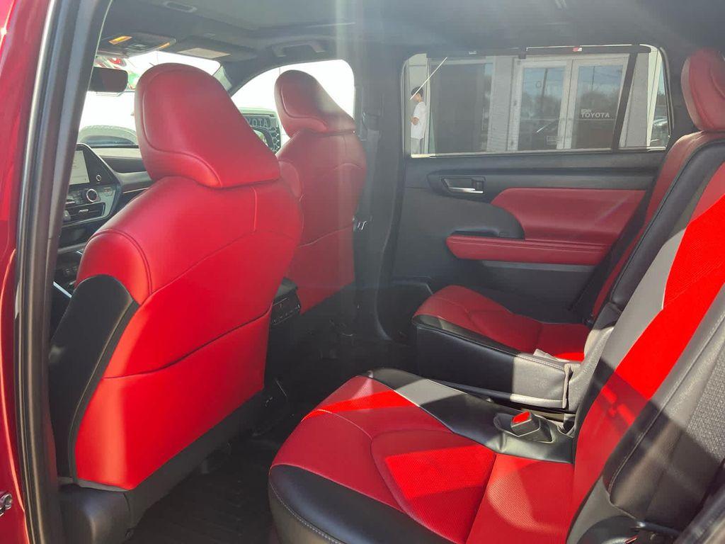 used 2023 Toyota Highlander car, priced at $35,900