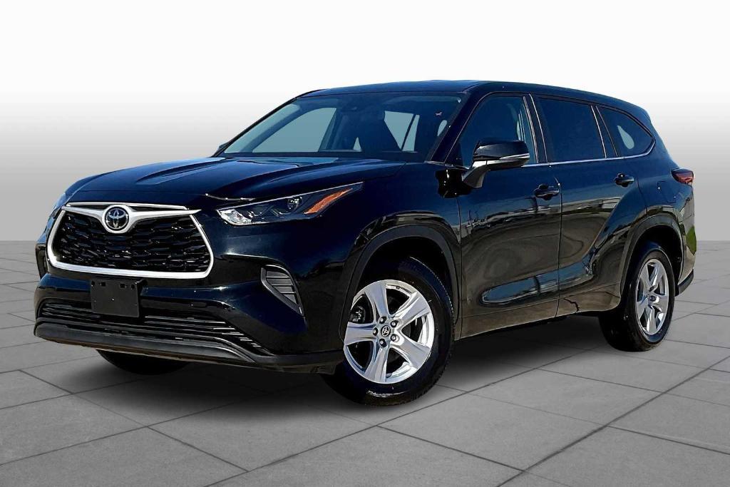 used 2023 Toyota Highlander car, priced at $33,761