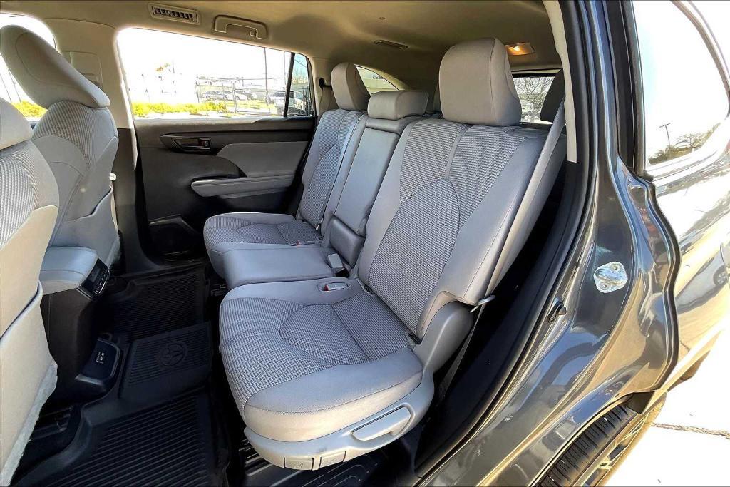 used 2022 Toyota Highlander car, priced at $28,995