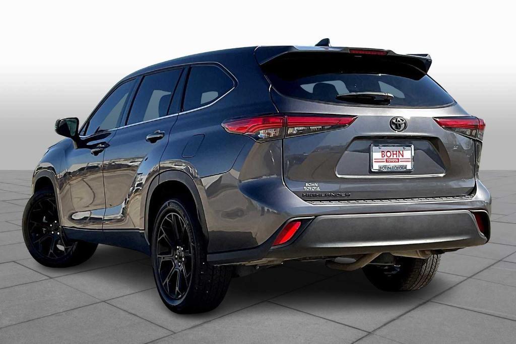 used 2022 Toyota Highlander car, priced at $28,995