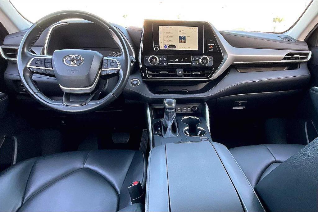 used 2023 Toyota Highlander car, priced at $32,995