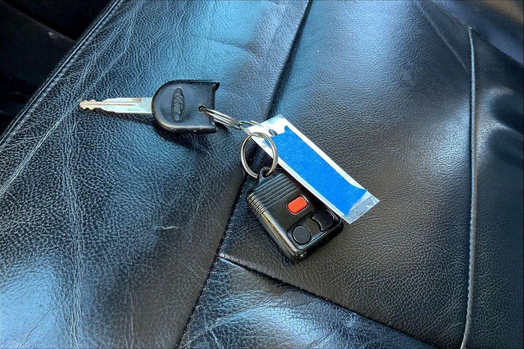 used 2006 Ford F-150 car, priced at $11,995