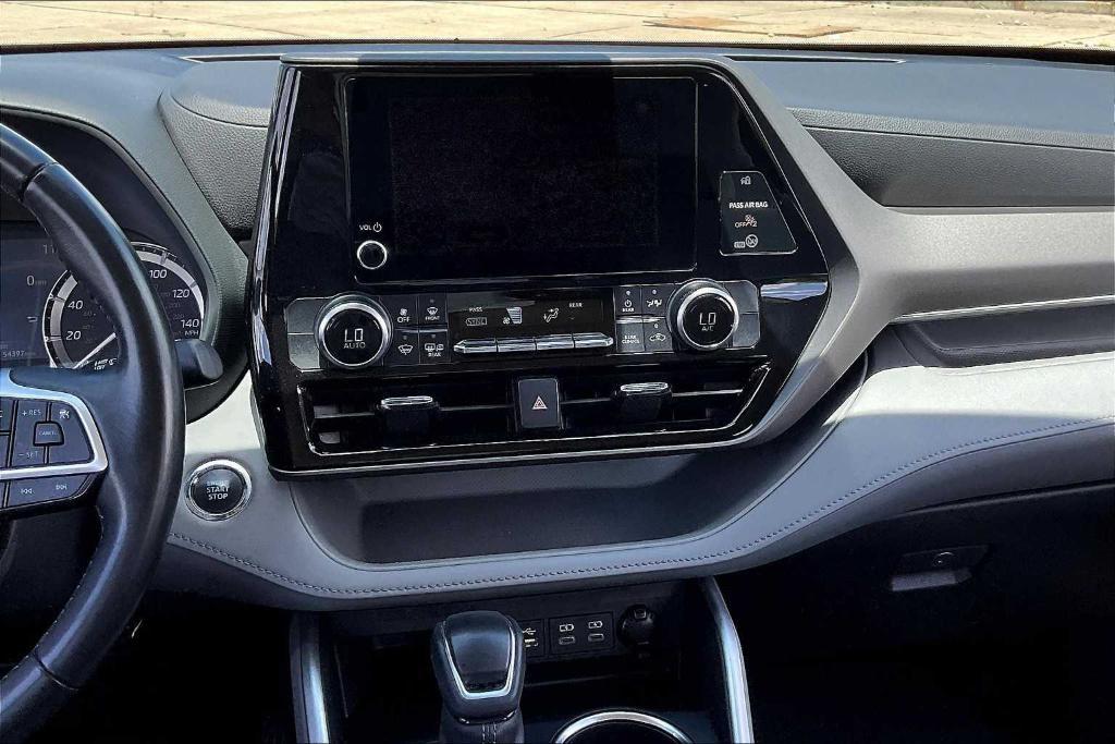 used 2023 Toyota Highlander car, priced at $31,995
