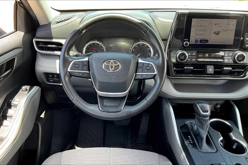 used 2023 Toyota Highlander car, priced at $31,995