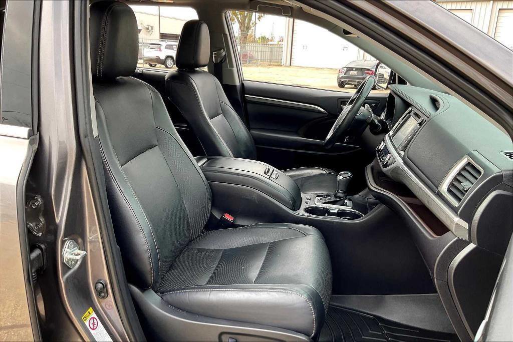 used 2019 Toyota Highlander car, priced at $29,895