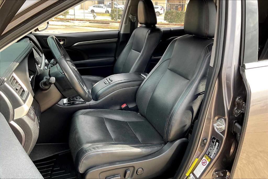 used 2019 Toyota Highlander car, priced at $29,895