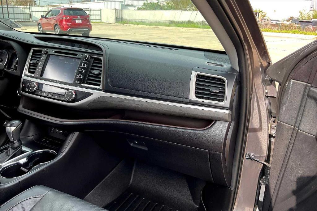 used 2019 Toyota Highlander car, priced at $29,895