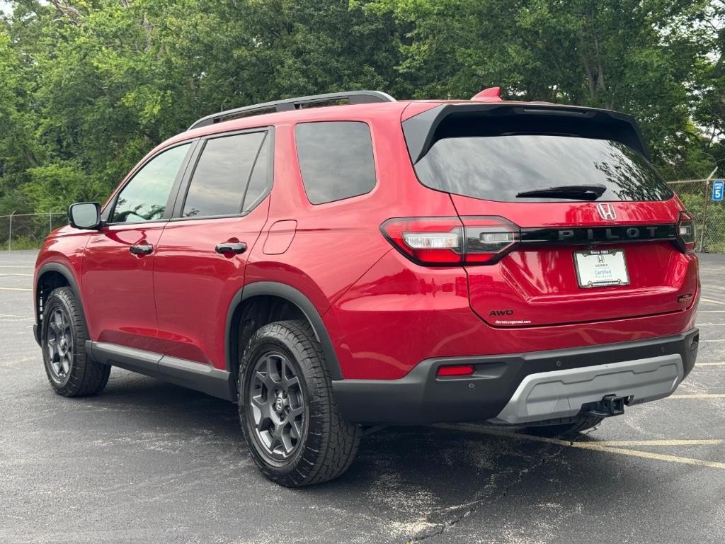 used 2025 Honda Pilot car, priced at $47,401