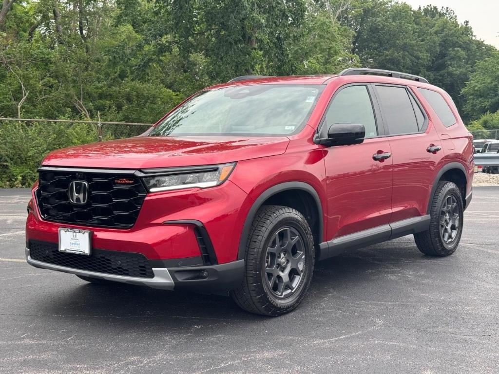 used 2025 Honda Pilot car, priced at $47,401