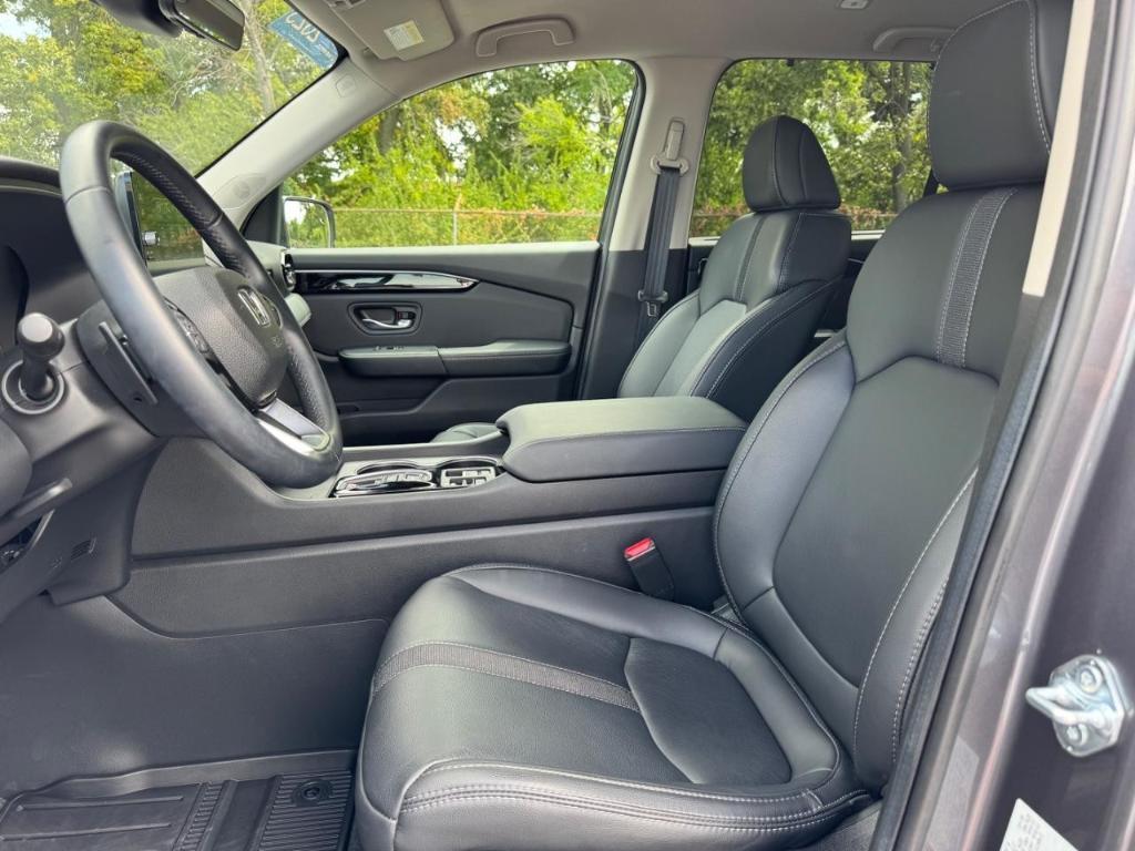used 2025 Honda Pilot car, priced at $45,999