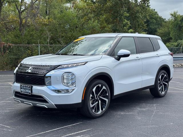 used 2024 Mitsubishi Outlander car, priced at $28,621