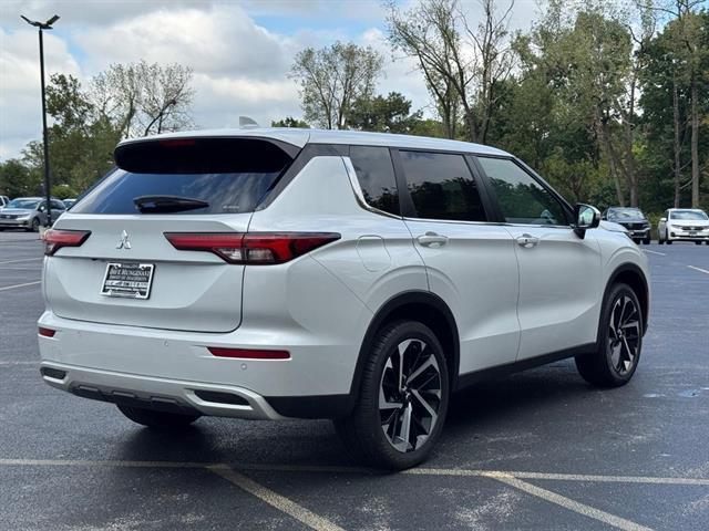 used 2024 Mitsubishi Outlander car, priced at $28,621