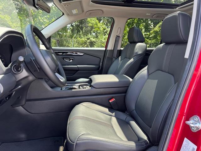 used 2025 Honda Pilot car, priced at $46,401
