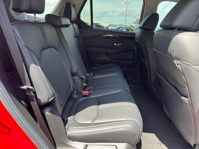used 2025 Honda Pilot car, priced at $46,401