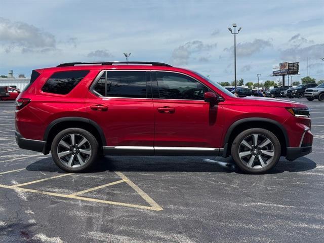 used 2025 Honda Pilot car, priced at $46,401