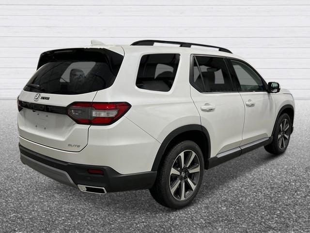 new 2025 Honda Pilot car, priced at $55,715