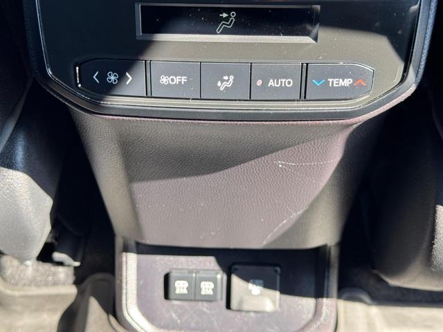used 2021 Toyota Highlander car, priced at $37,501