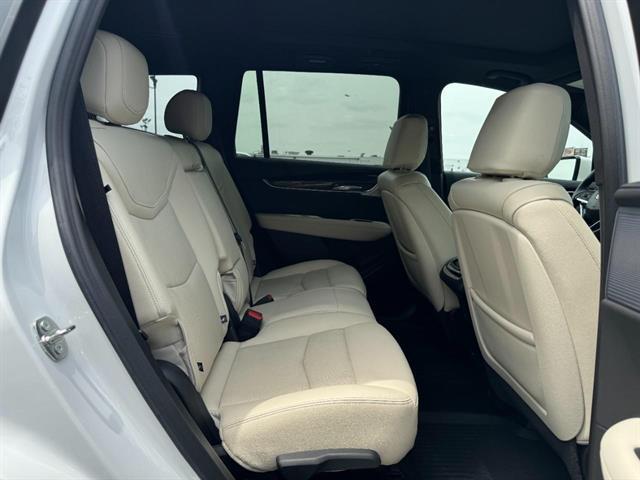 used 2023 Cadillac XT6 car, priced at $45,991