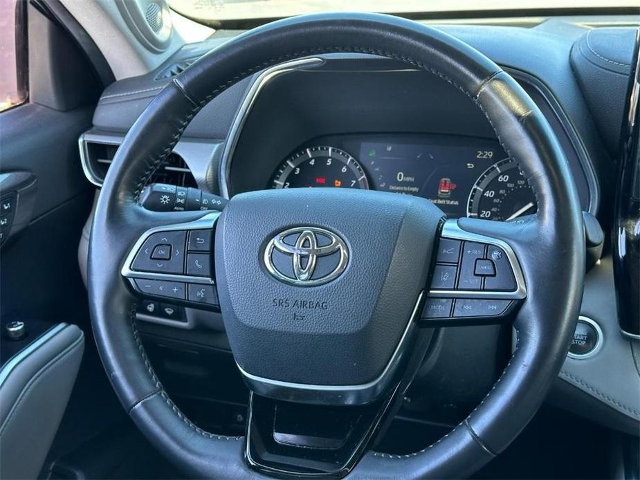 used 2021 Toyota Highlander car, priced at $41,499