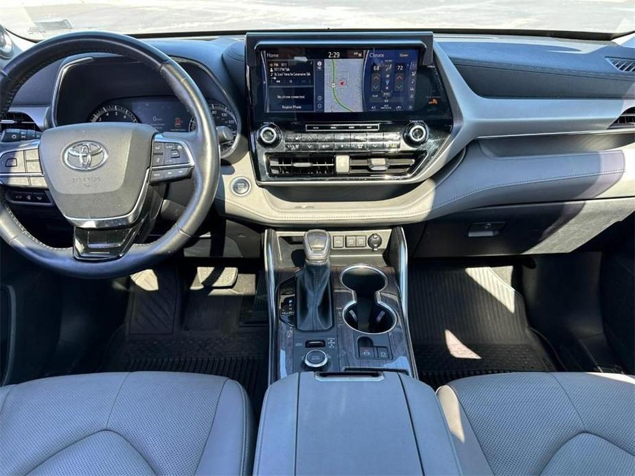 used 2021 Toyota Highlander car, priced at $41,499