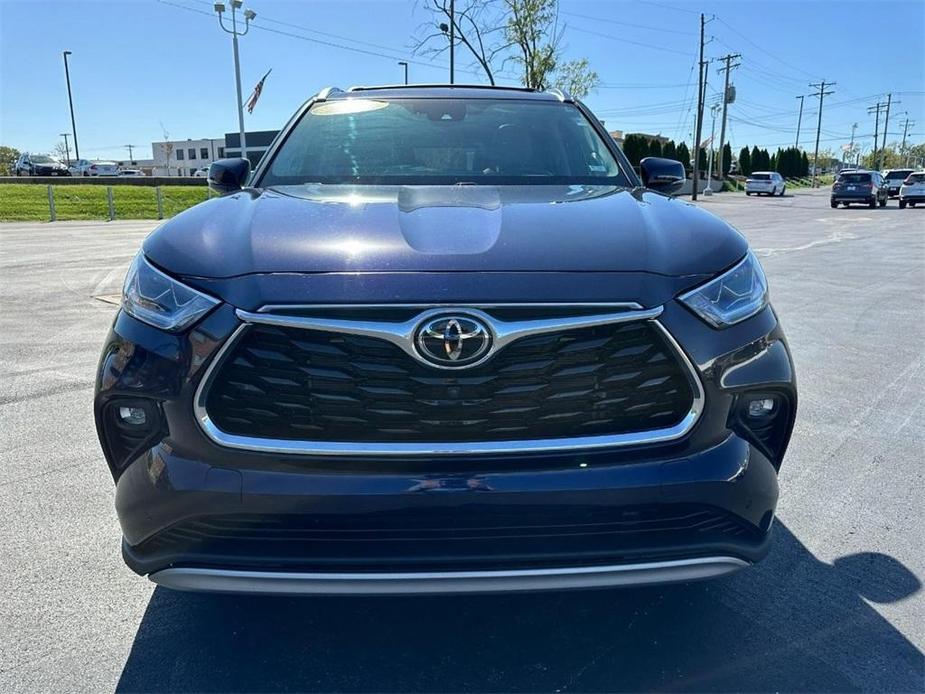 used 2021 Toyota Highlander car, priced at $41,499