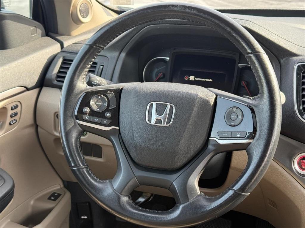 used 2022 Honda Pilot car, priced at $27,701