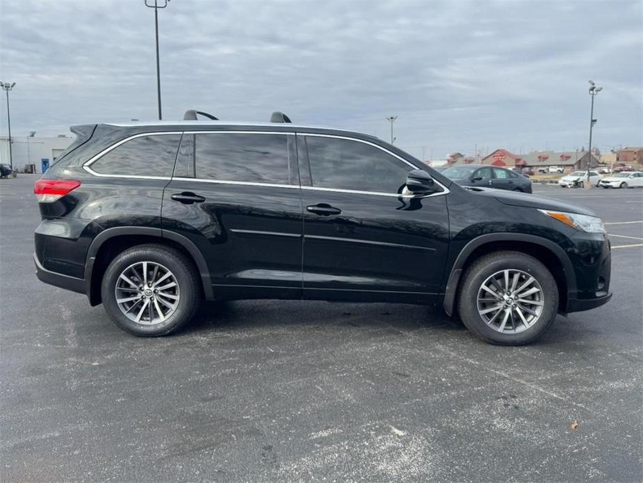 used 2017 Toyota Highlander car, priced at $22,589